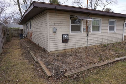 Tiny photo for 19 Helm Road, Carpentersville, IL 60110 (MLS # 12573792)