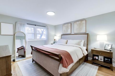 Tiny photo for 5 E Emerson Street, Arlington Heights, IL 60005 (MLS # 12588923)