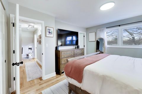 Tiny photo for 5 E Emerson Street, Arlington Heights, IL 60005 (MLS # 12588923)