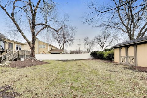 Tiny photo for 5 E Emerson Street, Arlington Heights, IL 60005 (MLS # 12588923)