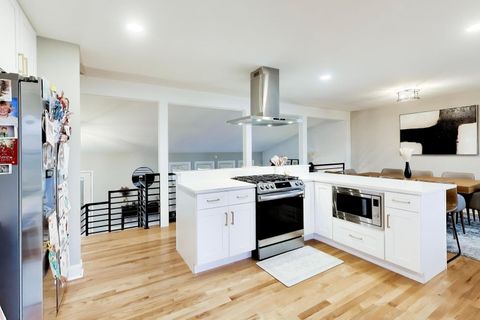 Tiny photo for 5 E Emerson Street, Arlington Heights, IL 60005 (MLS # 12588923)