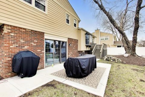 Tiny photo for 5 E Emerson Street, Arlington Heights, IL 60005 (MLS # 12588923)