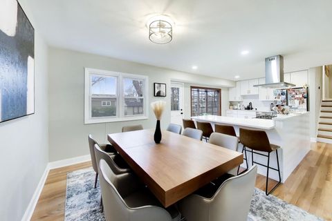 Tiny photo for 5 E Emerson Street, Arlington Heights, IL 60005 (MLS # 12588923)