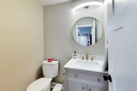 Tiny photo for 5 E Emerson Street, Arlington Heights, IL 60005 (MLS # 12588923)