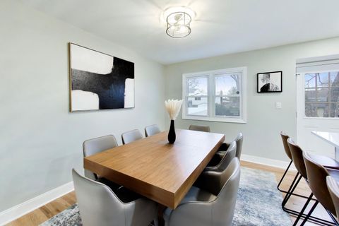 Tiny photo for 5 E Emerson Street, Arlington Heights, IL 60005 (MLS # 12588923)