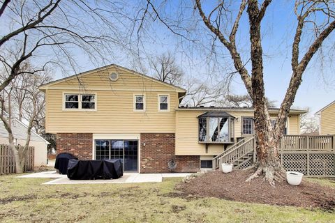 Tiny photo for 5 E Emerson Street, Arlington Heights, IL 60005 (MLS # 12588923)