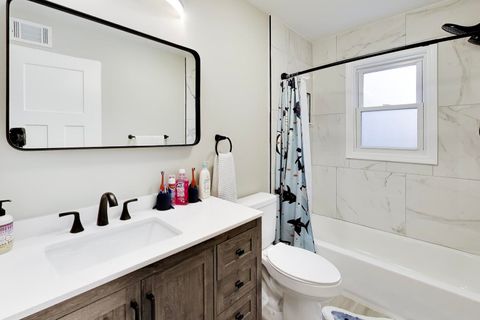 Tiny photo for 5 E Emerson Street, Arlington Heights, IL 60005 (MLS # 12588923)