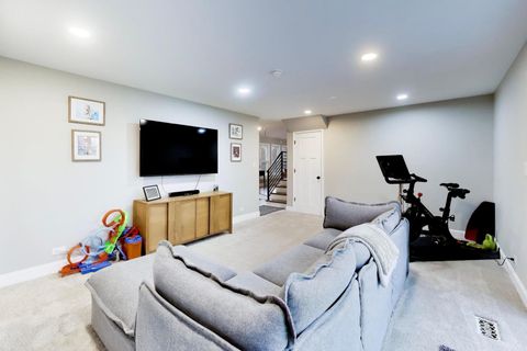 Tiny photo for 5 E Emerson Street, Arlington Heights, IL 60005 (MLS # 12588923)