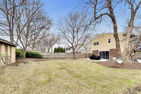 Tiny photo for 5 E Emerson Street, Arlington Heights, IL 60005 (MLS # 12588923)