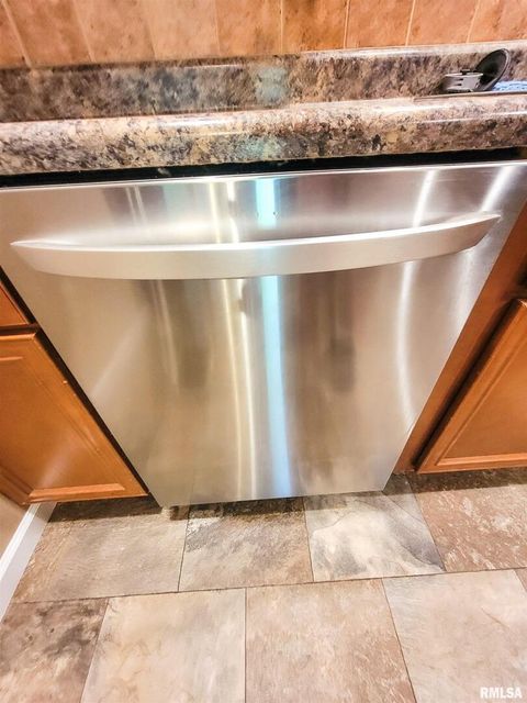 Tiny photo for 2517 Cherrybark Lane, Flora, IL 62839 (MLS # EB459469)