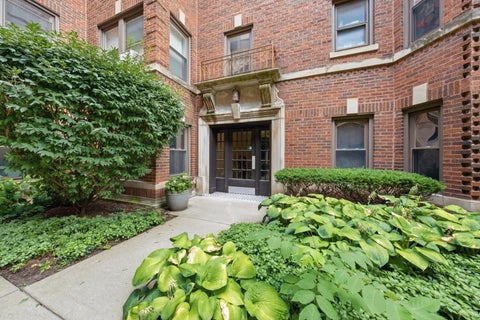 Tiny photo for 52 Forest Avenue #2N, Riverside, IL 60546 (MLS # 12762816)