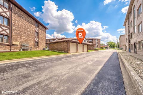 Tiny photo for 10524 Ridge Cove Drive #25B, Chicago Ridge, IL 60415 (MLS # 12737709)