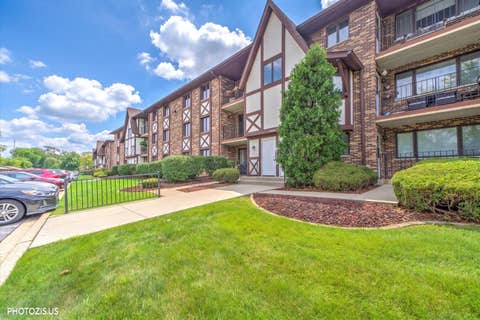 Tiny photo for 10524 Ridge Cove Drive #25B, Chicago Ridge, IL 60415 (MLS # 12737709)