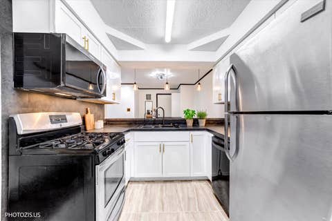 Tiny photo for 10524 Ridge Cove Drive #25B, Chicago Ridge, IL 60415 (MLS # 12737709)