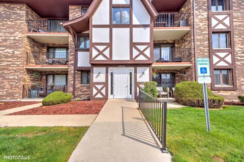 Photo of 10524 Ridge Cove Drive #25B, Chicago Ridge, IL 60415 (MLS # 12737709)