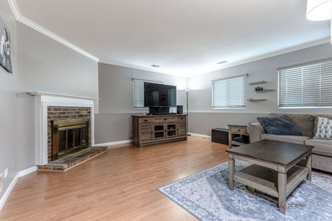 Tiny photo for 713 N Lakeside Drive, Vernon Hills, IL 60061 (MLS # 12437348)