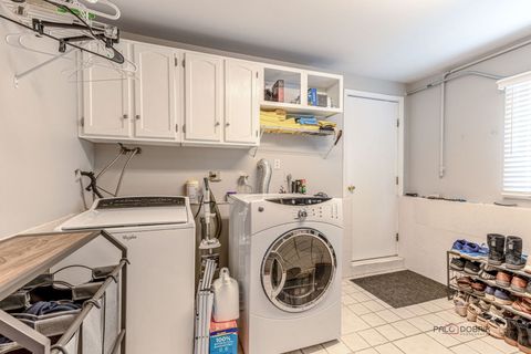 Tiny photo for 713 N Lakeside Drive, Vernon Hills, IL 60061 (MLS # 12437348)