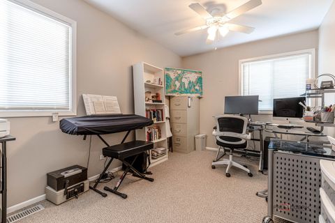 Tiny photo for 713 N Lakeside Drive, Vernon Hills, IL 60061 (MLS # 12437348)