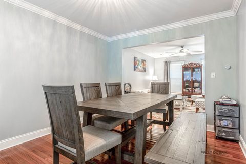 Tiny photo for 713 N Lakeside Drive, Vernon Hills, IL 60061 (MLS # 12437348)