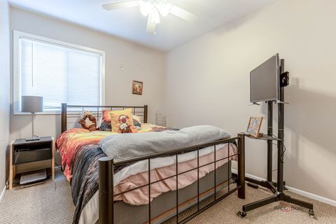 Tiny photo for 713 N Lakeside Drive, Vernon Hills, IL 60061 (MLS # 12437348)