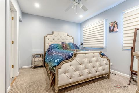 Tiny photo for 713 N Lakeside Drive, Vernon Hills, IL 60061 (MLS # 12437348)