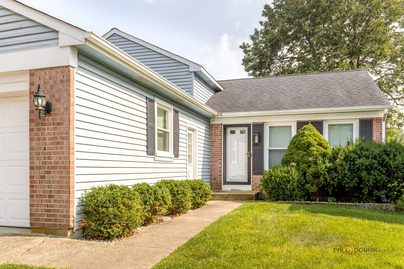 713 N Lakeside Drive