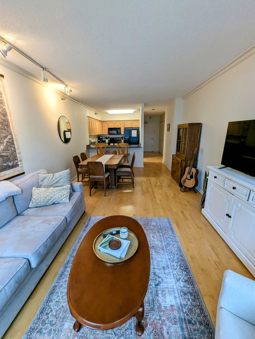 512 N McClurg Court 512