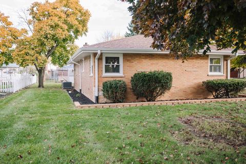 Tiny photo for 6800 W 97th Street, Oak Lawn, IL 60453 (MLS # 12513879)
