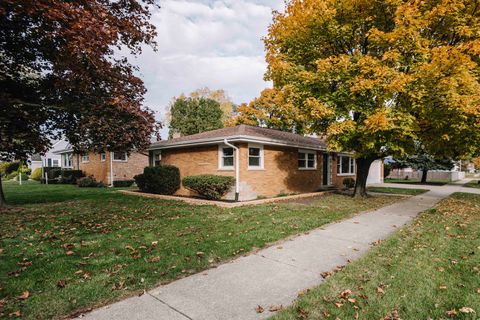 Tiny photo for 6800 W 97th Street, Oak Lawn, IL 60453 (MLS # 12513879)