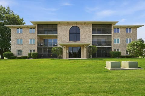 Photo of 4910 134th Court #101, Crestwood, IL 60418 (MLS # 12724334)