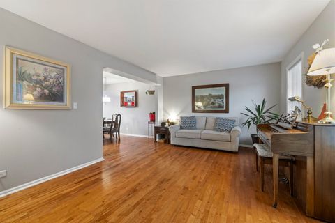 Tiny photo for 308 Foxworth Court, Aurora, IL 60502 (MLS # 12496841)