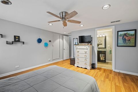 Tiny photo for 308 Foxworth Court, Aurora, IL 60502 (MLS # 12496841)