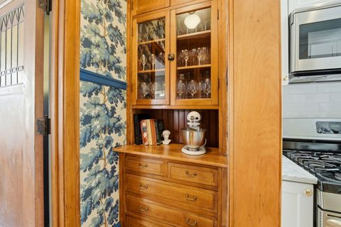 Tiny photo for 823 W Oakdale Avenue #2A, Chicago, IL 60657 (MLS # 12610718)