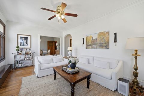 Tiny photo for 823 W Oakdale Avenue #2A, Chicago, IL 60657 (MLS # 12610718)