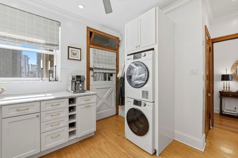 Tiny photo for 823 W Oakdale Avenue #2A, Chicago, IL 60657 (MLS # 12610718)