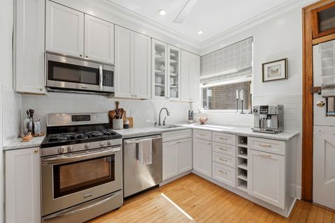 Tiny photo for 823 W Oakdale Avenue #2A, Chicago, IL 60657 (MLS # 12610718)