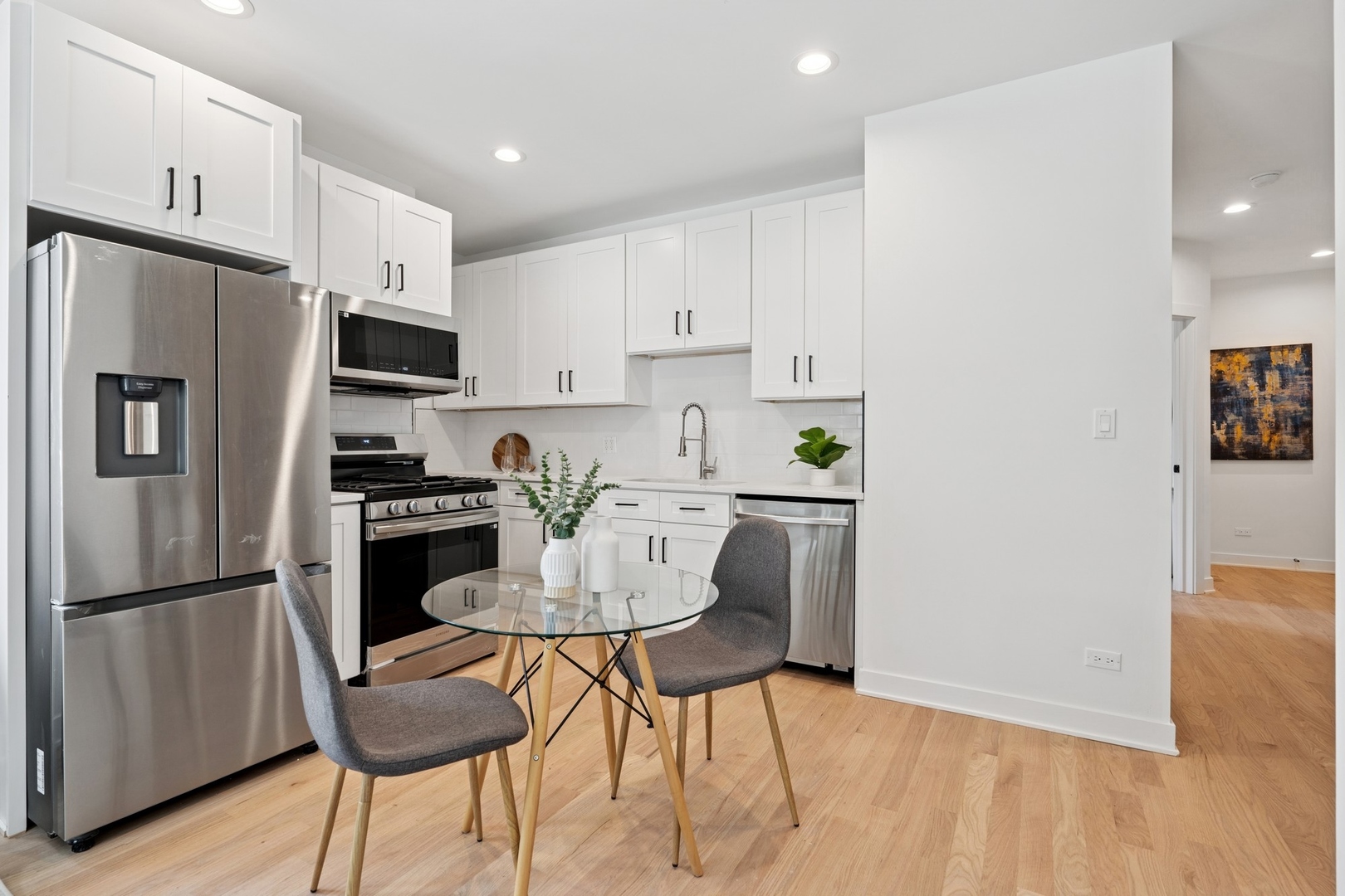 6755 N Hermitage Avenue 3