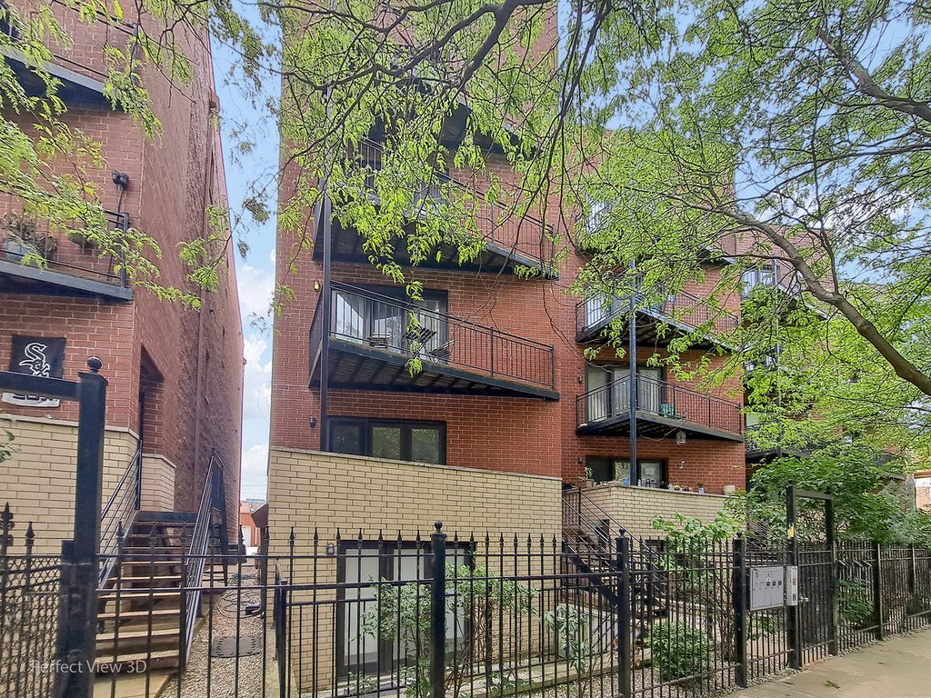 Photo for 25 E 26th Street #4, Chicago, IL 60616 (MLS # 12371816)