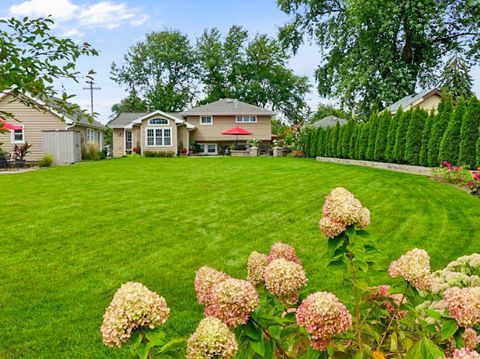 Tiny photo for 15 W 56th Place, Westmont, IL 60559 (MLS # 12667340)