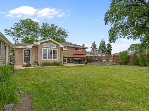 Tiny photo for 15 W 56th Place, Westmont, IL 60559 (MLS # 12667340)