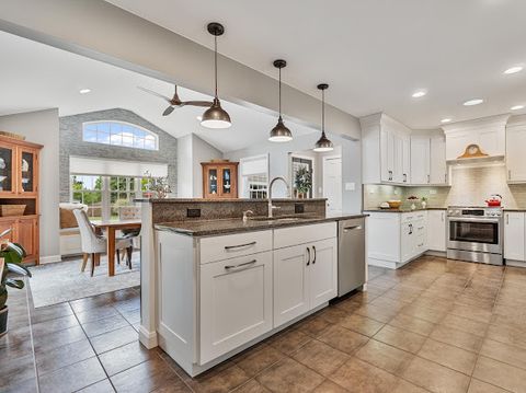Tiny photo for 15 W 56th Place, Westmont, IL 60559 (MLS # 12667340)