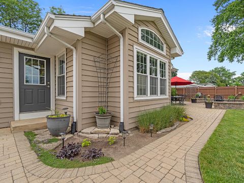 Tiny photo for 15 W 56th Place, Westmont, IL 60559 (MLS # 12667340)