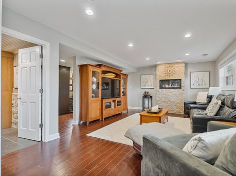 Tiny photo for 15 W 56th Place, Westmont, IL 60559 (MLS # 12667340)