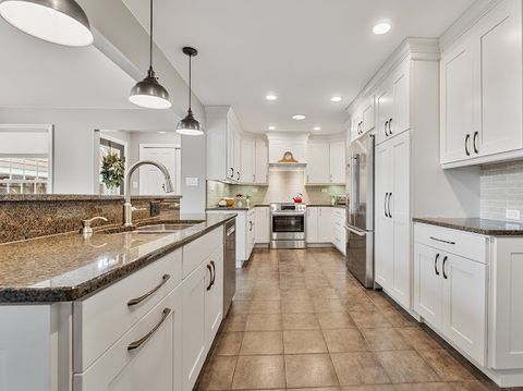 Tiny photo for 15 W 56th Place, Westmont, IL 60559 (MLS # 12667340)