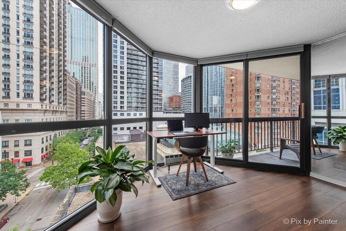 33 W Delaware Place 8B