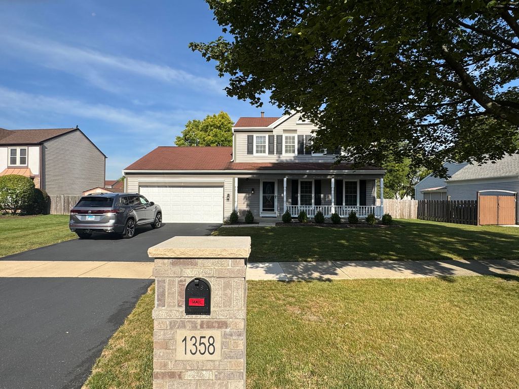 Photo for 1358 WOODLAKE Drive, Carol Stream, IL 60188 (MLS # 12469646)