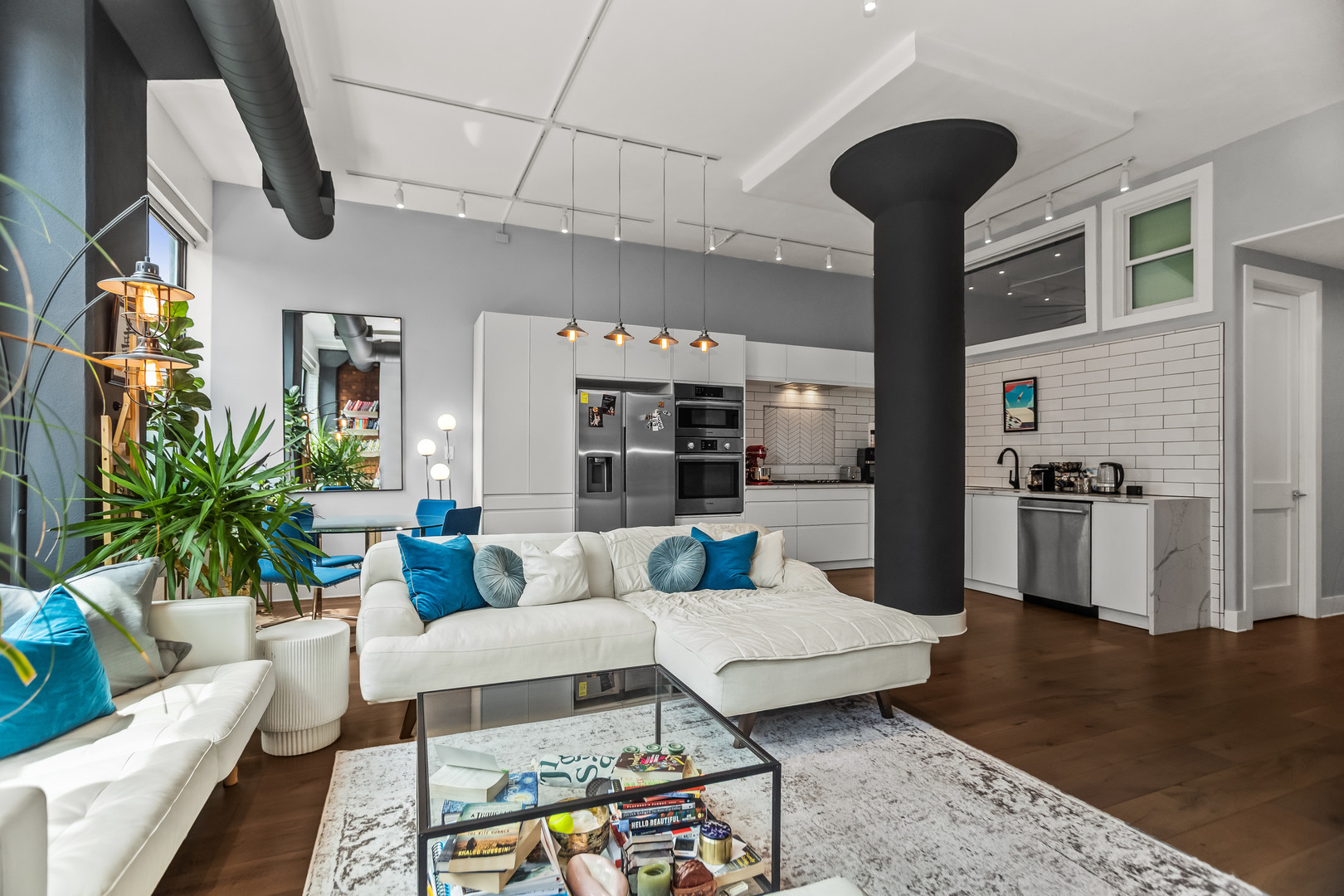 812 W Van Buren Street 3B