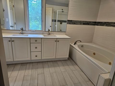 Tiny photo for 17 Mashie Court, Woodridge, IL 60517 (MLS # 12676286)