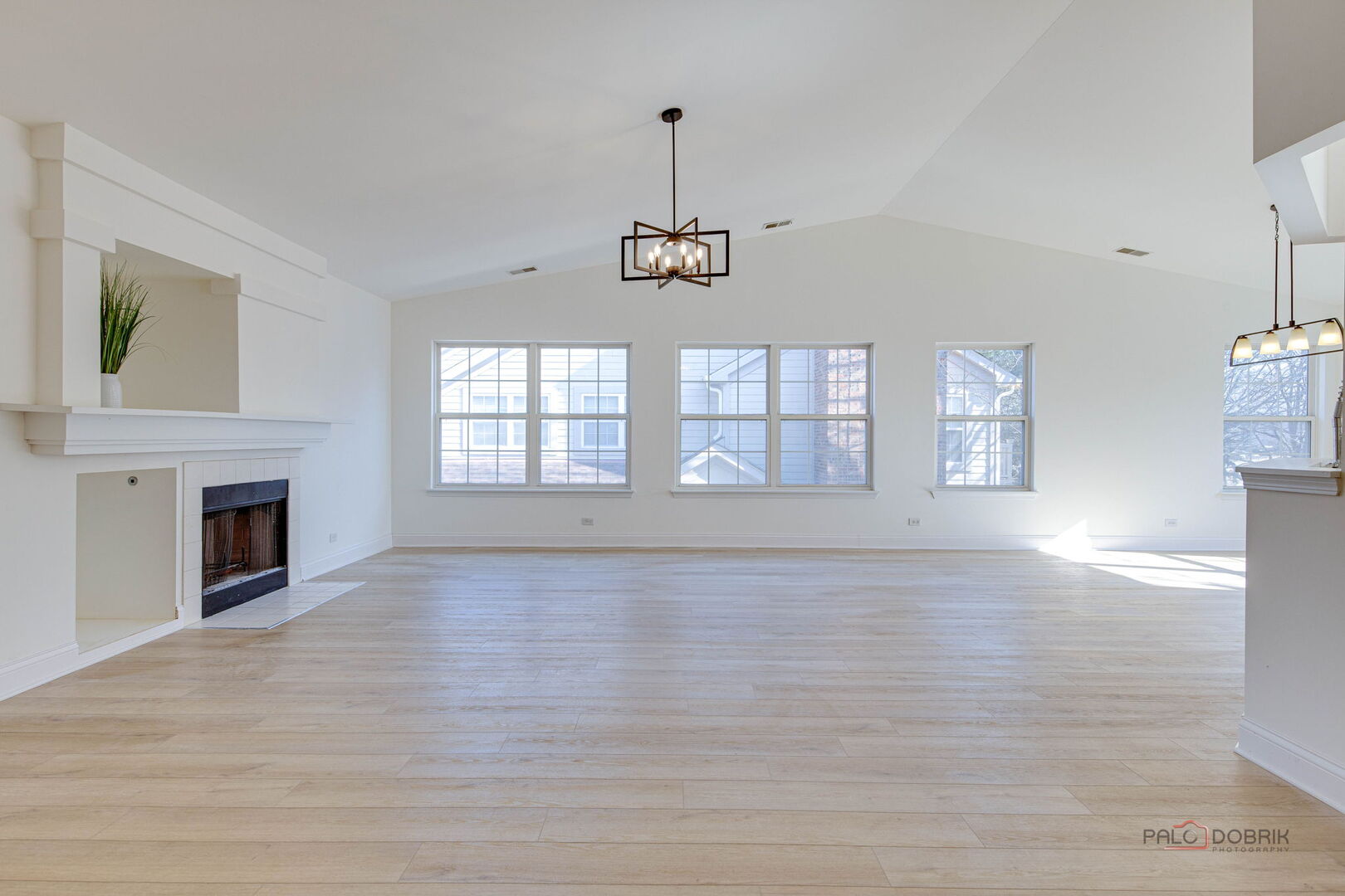 517 E SADDLEBROOK Lane