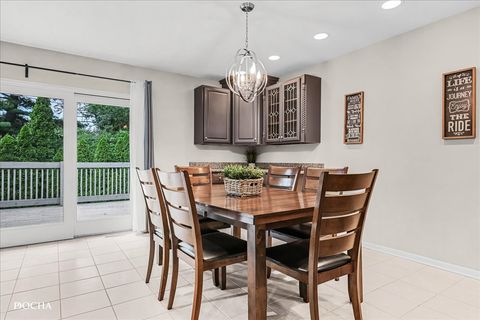 Tiny photo for 425 W Gartner Road, Naperville, IL 60540 (MLS # 12502814)